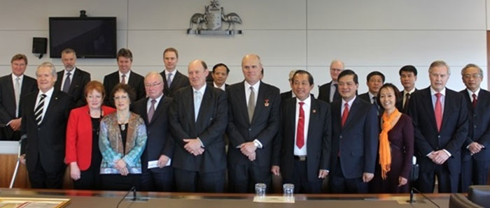 Delegates
from the Supreme People’s Court of Vietnam visit to the Federal Court, October 2011